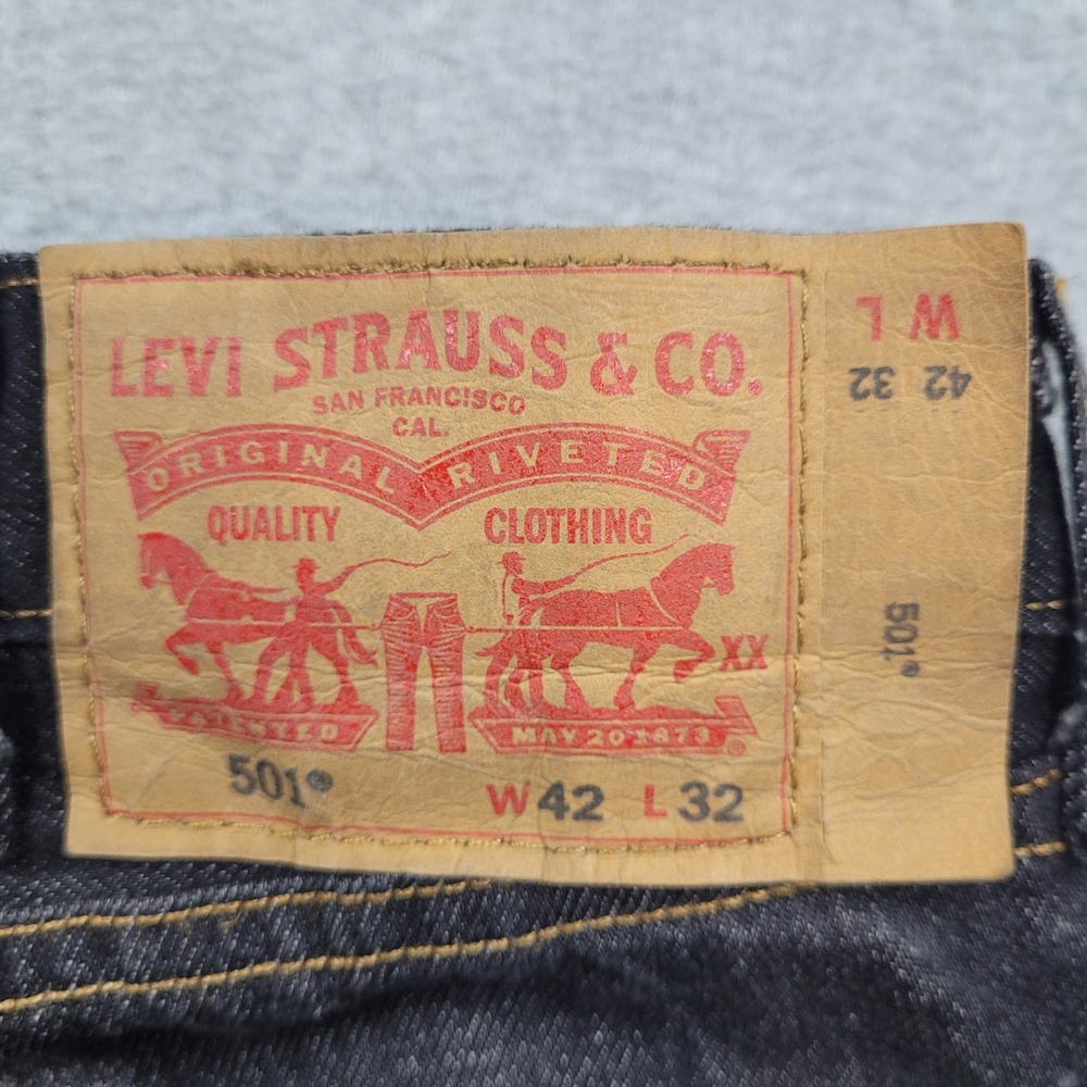 Levi's 501 Original Fit Jeans Mens 42x32 Dark Wash Blue Button Fly Straight Leg - Picture 9 of 9